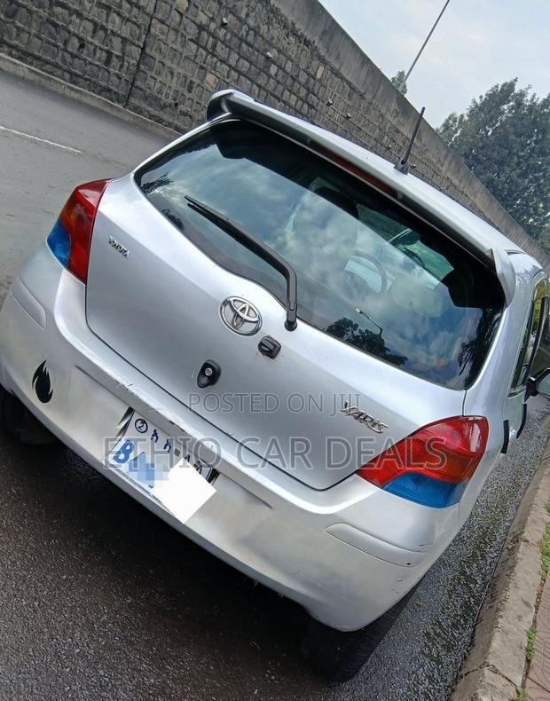 Toyota Yaris 2010 Silver