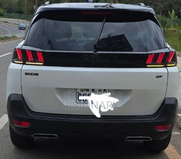 Peugeot 5008 2022 White