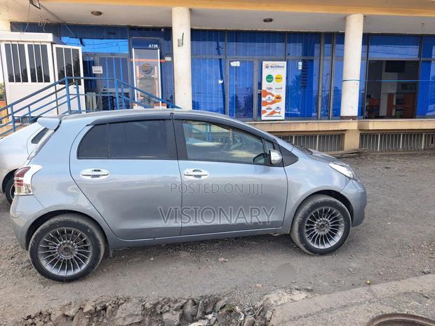 Toyota Yaris 2010 Silver
