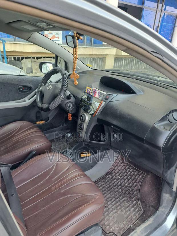 Toyota Yaris 2010 Silver