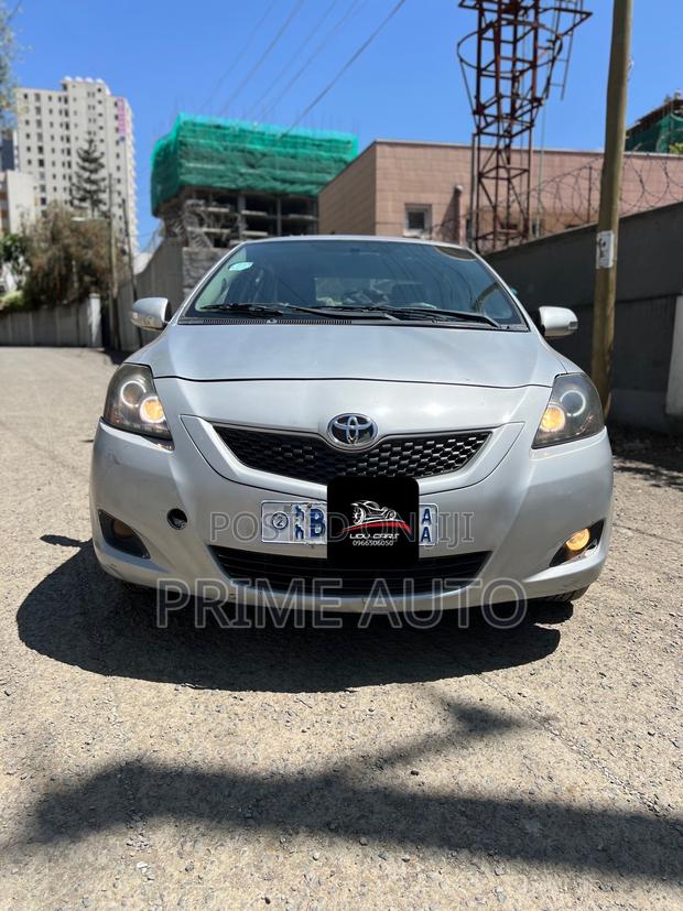 Toyota Yaris 2010 Silver