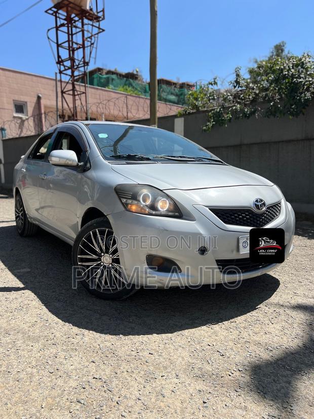 Toyota Yaris 2010 Silver