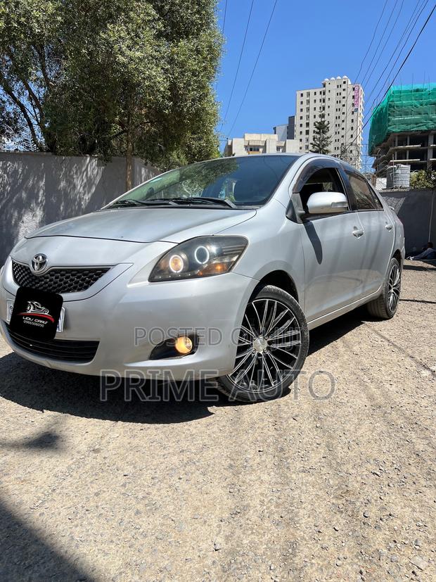 Toyota Yaris 2010 Silver