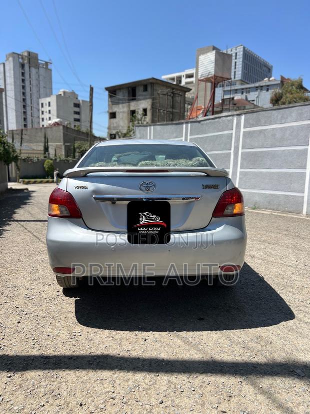 Toyota Yaris 2010 Silver