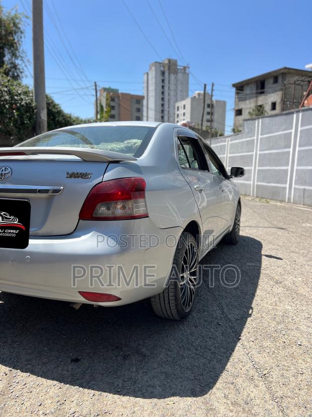 Toyota Yaris 2010 Silver