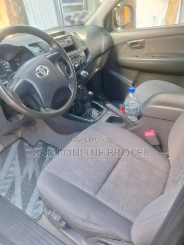 Toyota Hilux 2012 Black