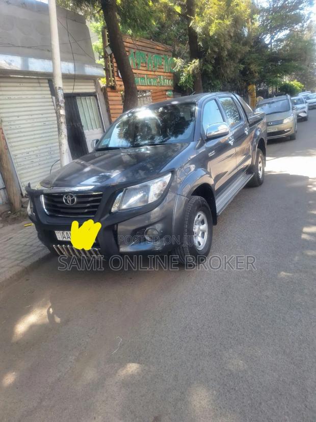 Toyota Hilux 2012 Black