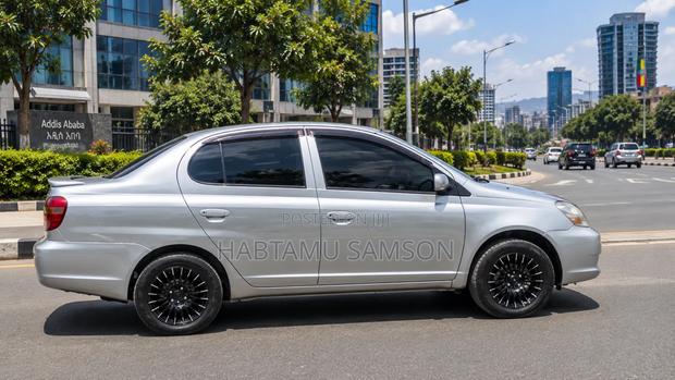 Toyota Platz 2005 Silver