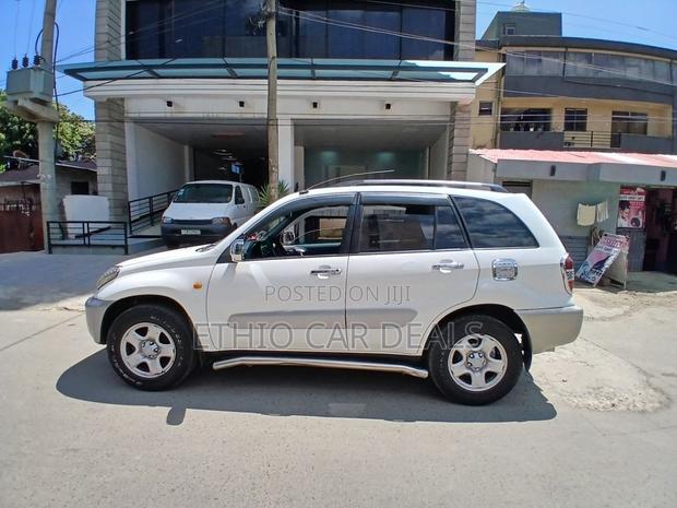 Toyota RAV4 2002 White