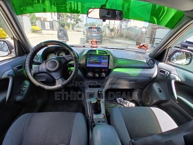 Toyota RAV4 2002 White