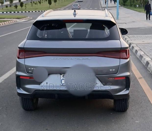 BYD E2 43 kWh 94 hp FWD 2024 Gray
