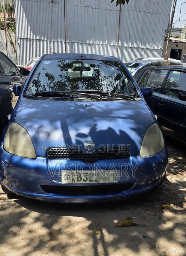 Toyota Vitz 2002 Blue