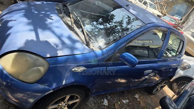 Toyota Vitz 2002 Blue