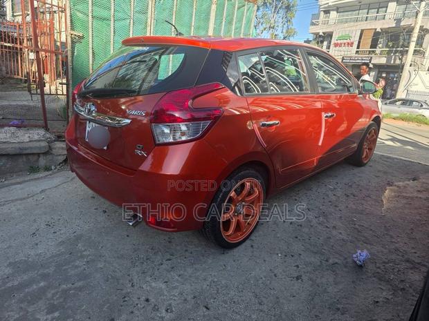 Toyota Yaris 2015 Orange