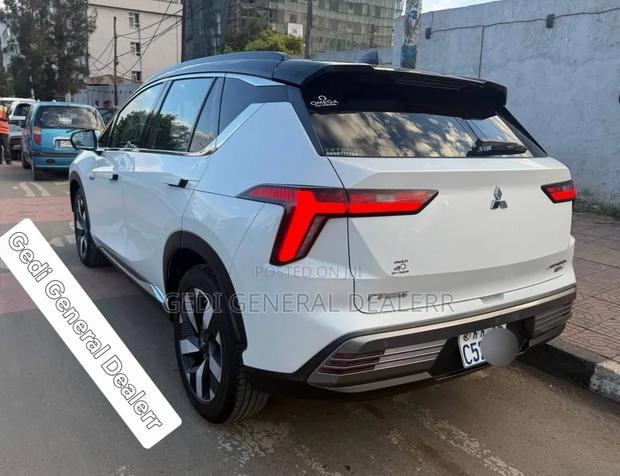 Mitsubishi Airtrek 135 kW FWD 2024 White