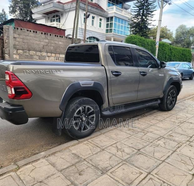 Toyota Hilux 2021 Gray