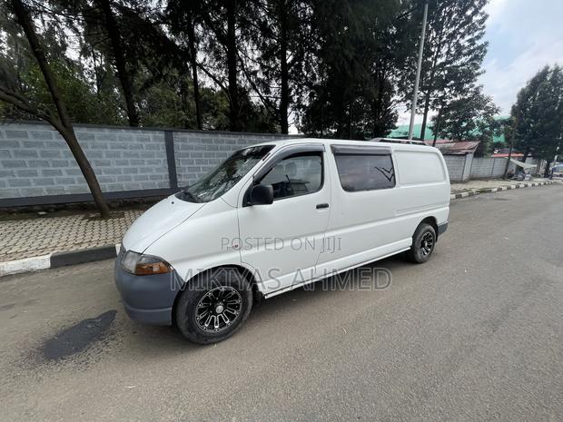 Toyota Hilux 2003 White