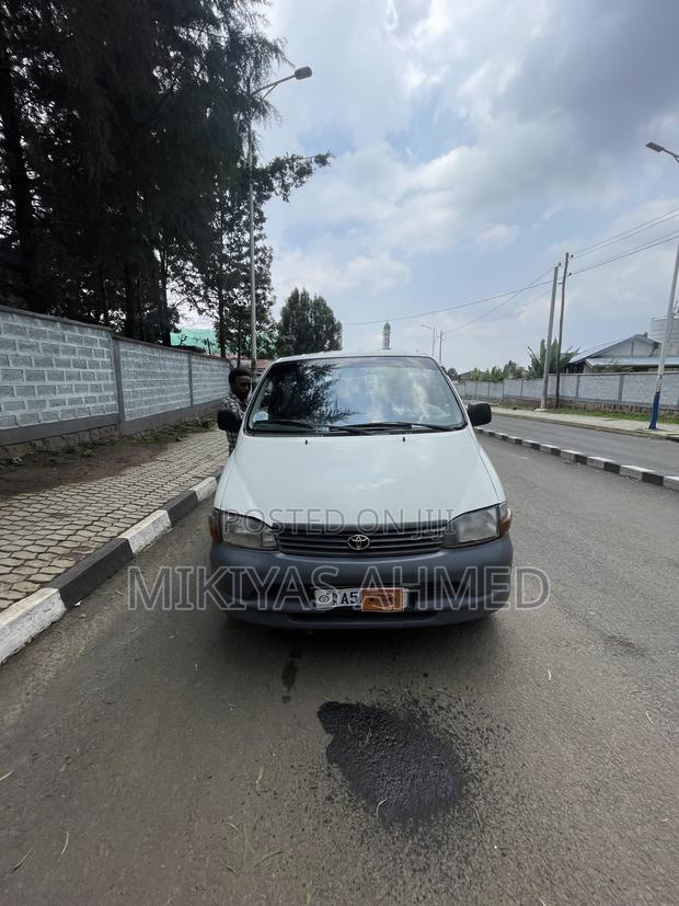 Toyota Hilux 2003 White
