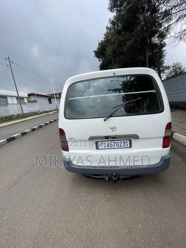 Toyota Hilux 2003 White