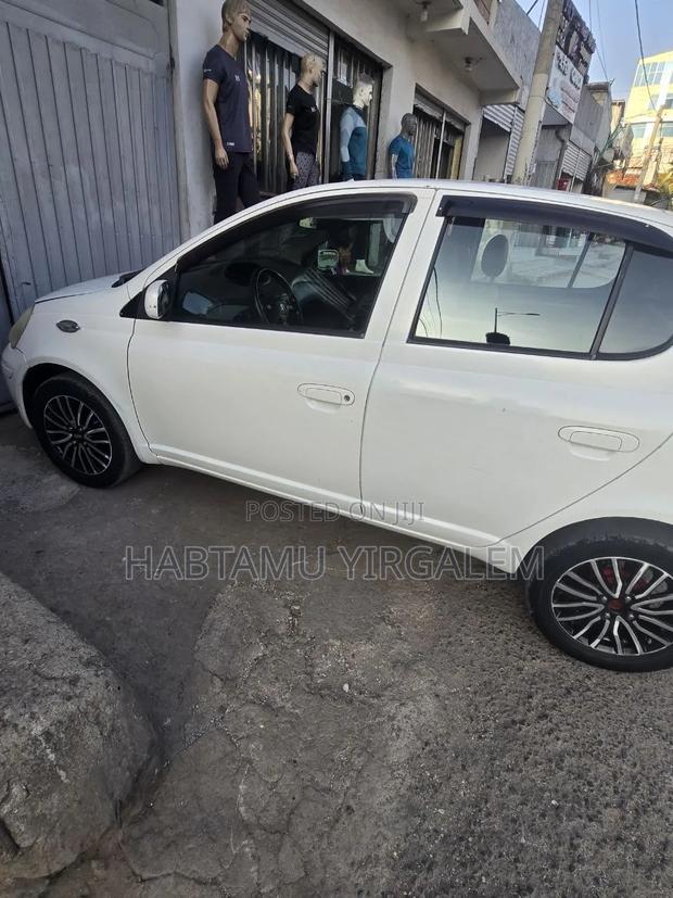 Toyota Vitz 2003 White