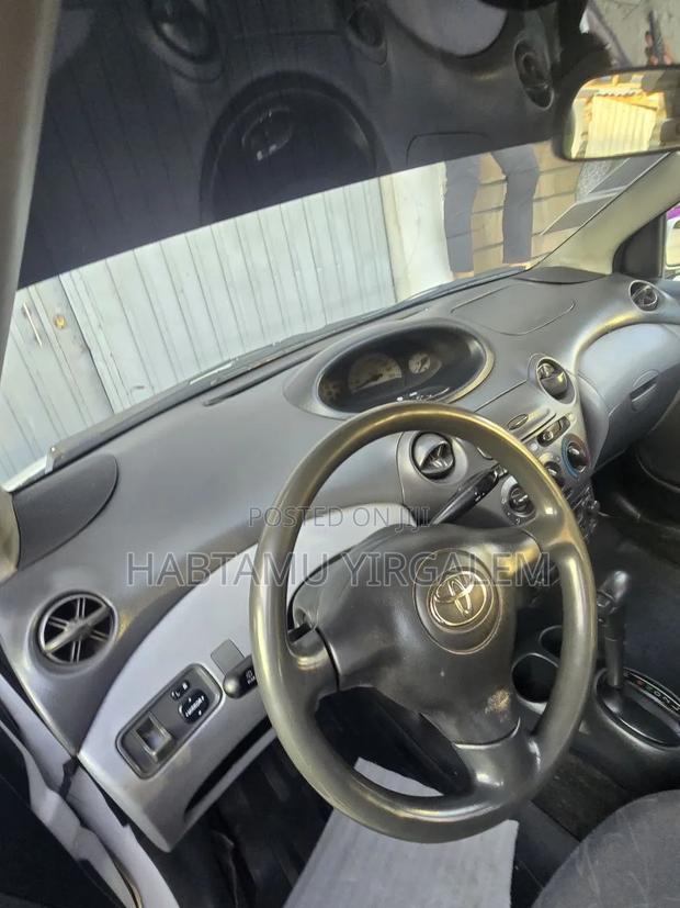 Toyota Vitz 2003 White