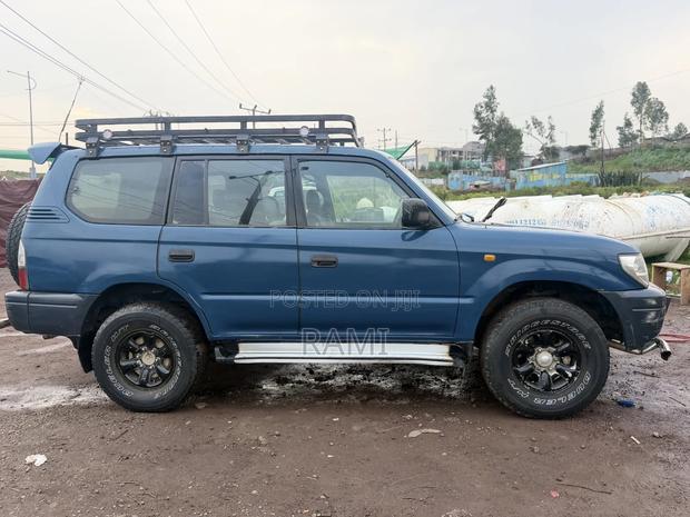 Toyota Land Cruiser Prado 2000 Blue