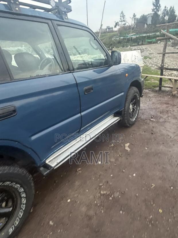 Toyota Land Cruiser Prado 2000 Blue