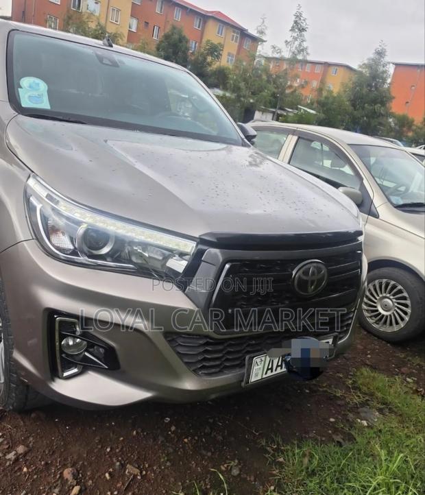 Toyota Hilux 2020 Gray