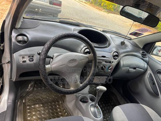 Toyota Vitz 2001 Silver