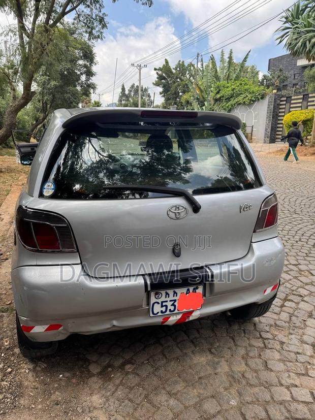 Toyota Vitz 2001 Silver