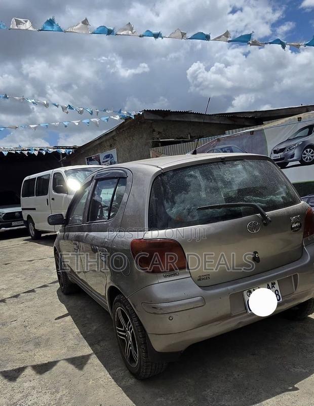 Toyota Vitz 2004 Silver