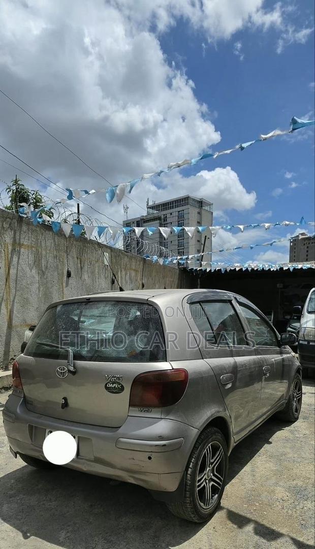 Toyota Vitz 2004 Silver