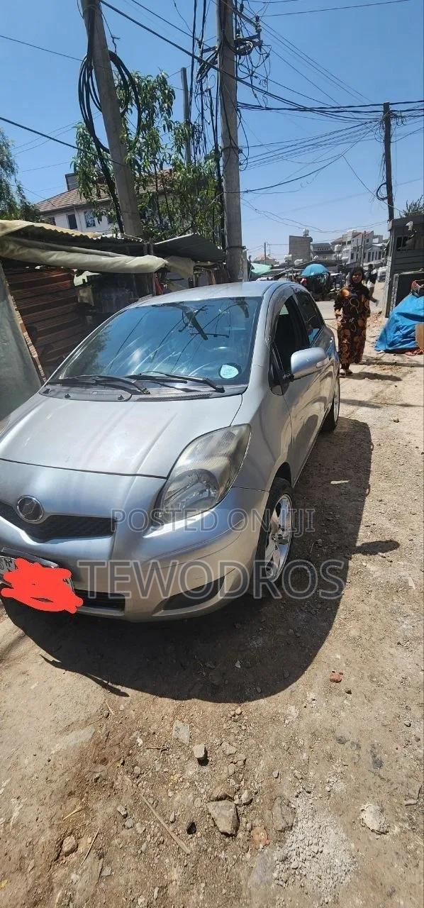 Toyota Yaris 2008 Gray