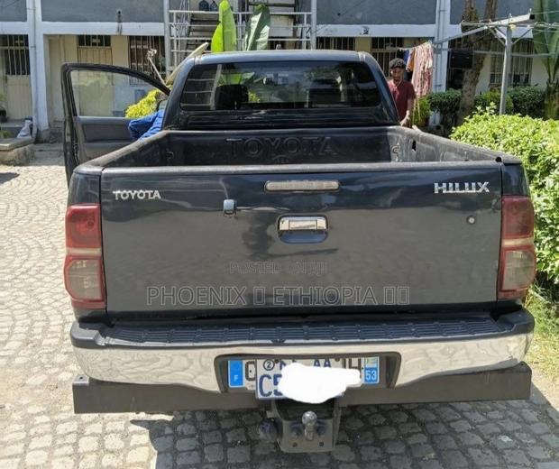 Toyota Hilux 2012 Black
