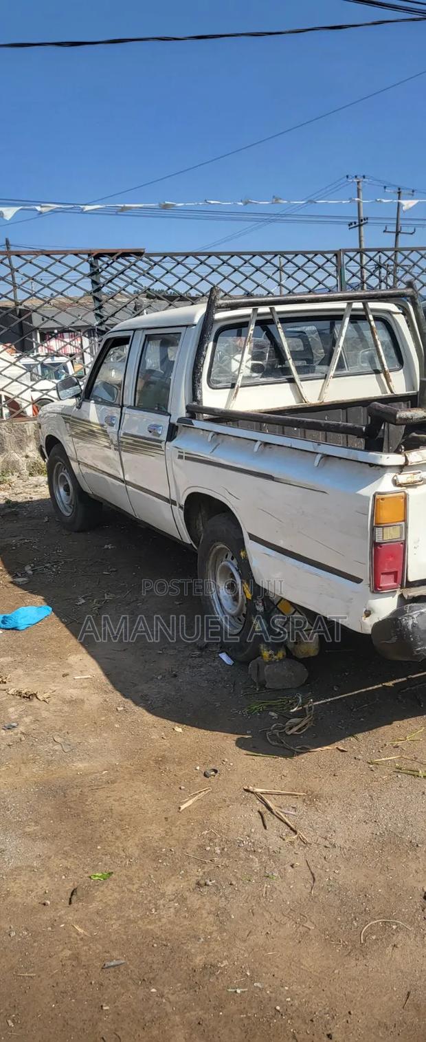 Toyota Hilux 2200 4x4 1986 White
