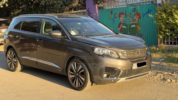 Peugeot 5008 2020 Brown