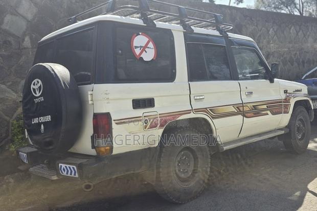 Toyota Land Cruiser 1996 White