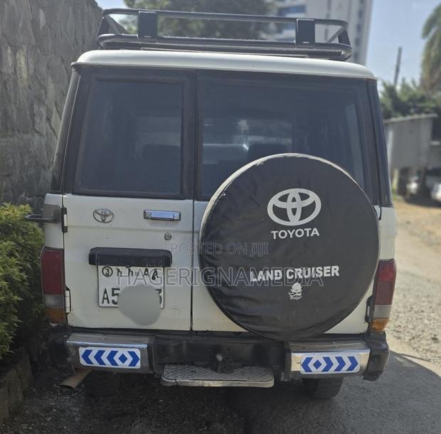 Toyota Land Cruiser 1996 White