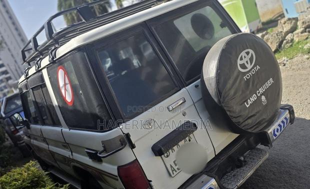 Toyota Land Cruiser 1996 White