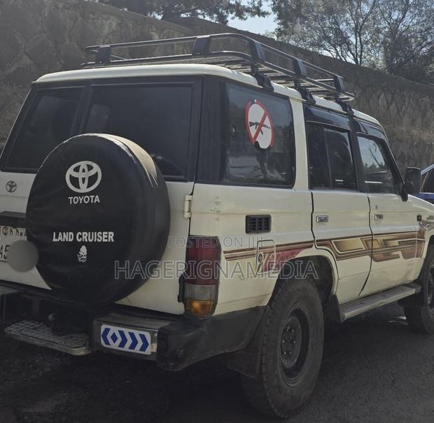 Toyota Land Cruiser 1996 White