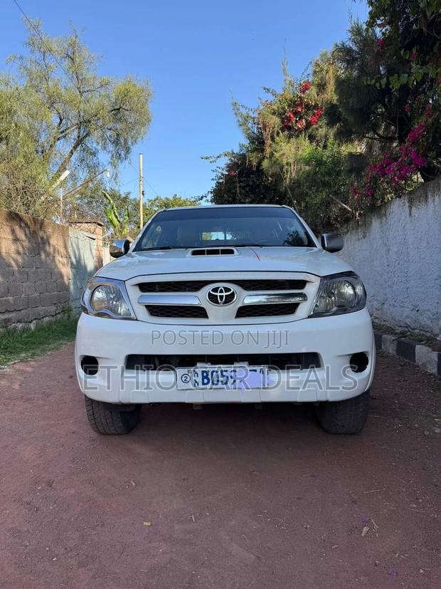 Toyota Hilux 2007 White