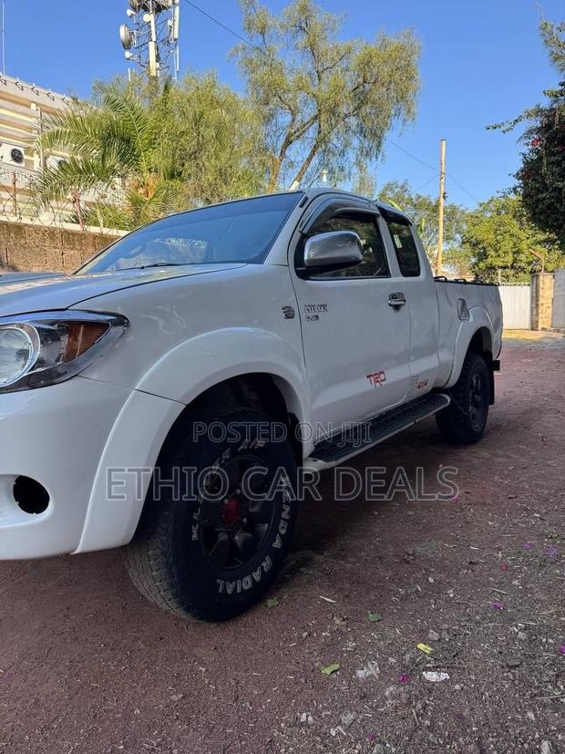 Toyota Hilux 2007 White
