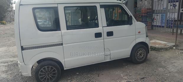 Suzuki Every Wagon 2012 White