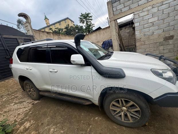 Toyota Land Cruiser Prado 2013 White