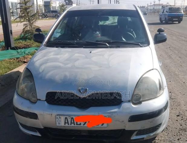 Toyota Vitz 2004 Silver