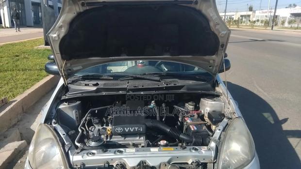 Toyota Vitz 2004 Silver