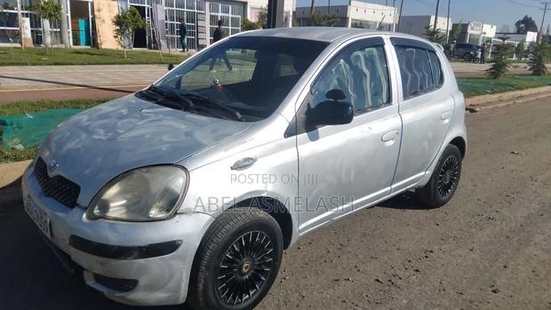 Toyota Vitz 2004 Silver
