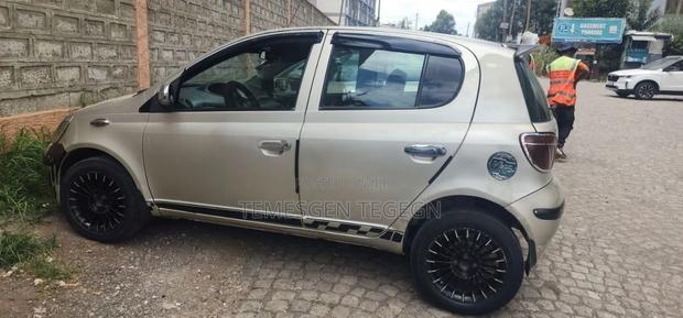 Toyota Vitz 2002 Gold