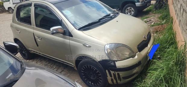 Toyota Vitz 2002 Gold