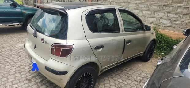 Toyota Vitz 2002 Gold
